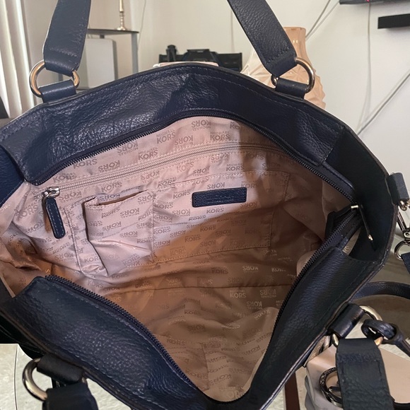 Michael Kors Navy Leather, top zip hand and shoulder bag with Silver hardware - Picture 3 of 11